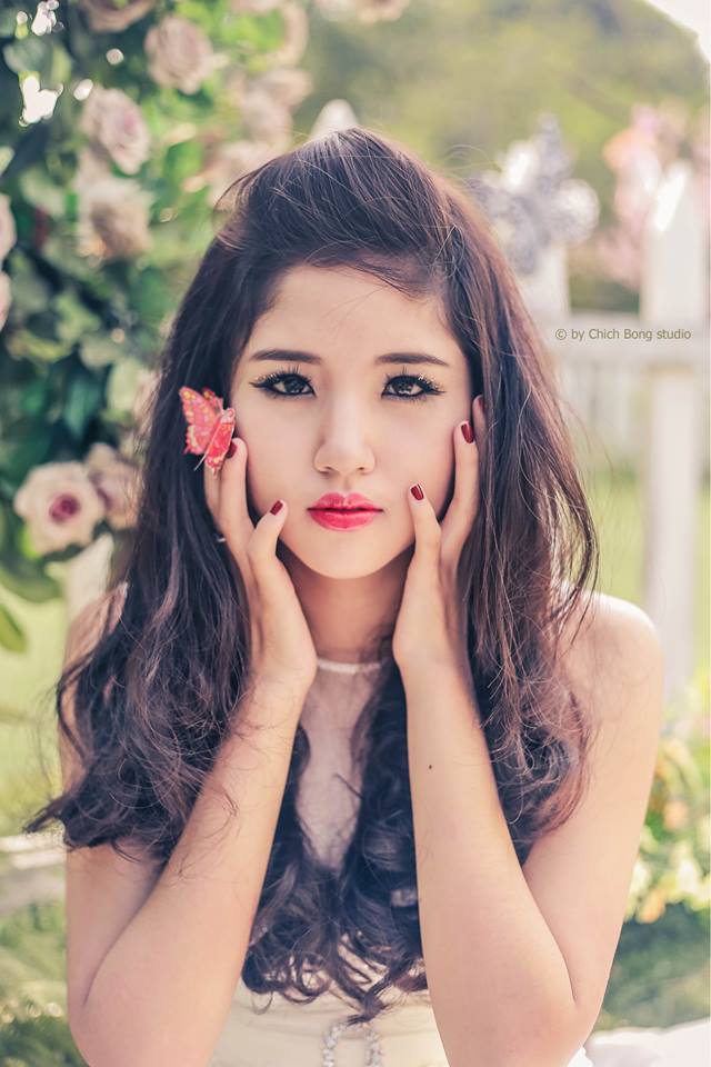四个女学生精油按摩